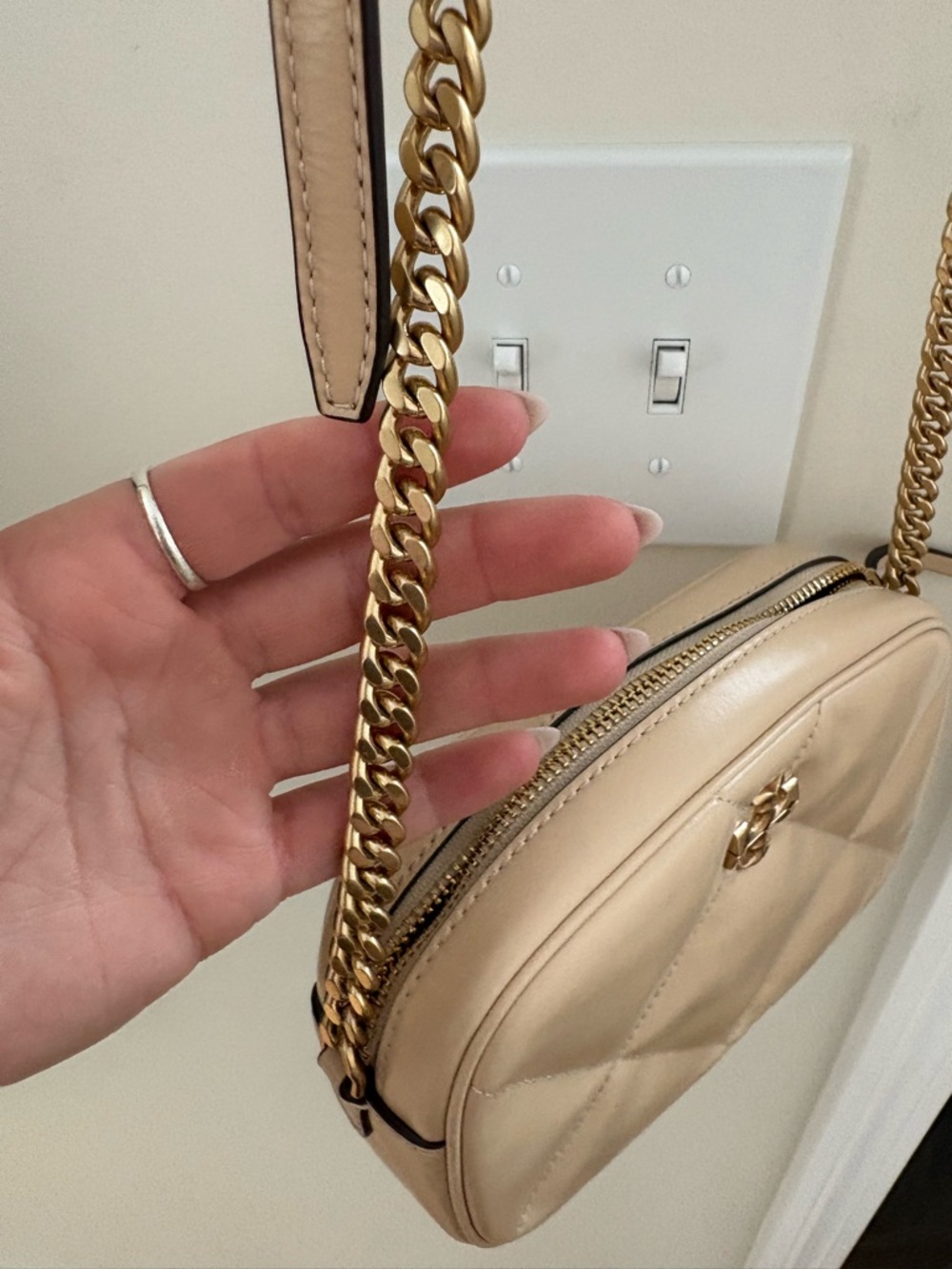 Tory Burch Beige Quilted Crossbody with Gold Chain Strap and Detailing - Picture 5 of 5